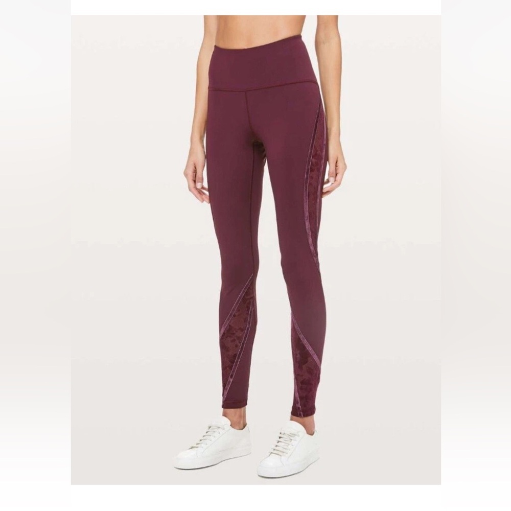Lululemon Wunder Under High Rise Tight Flocked Leggings
Velvet Mesh Maroon Sz 6